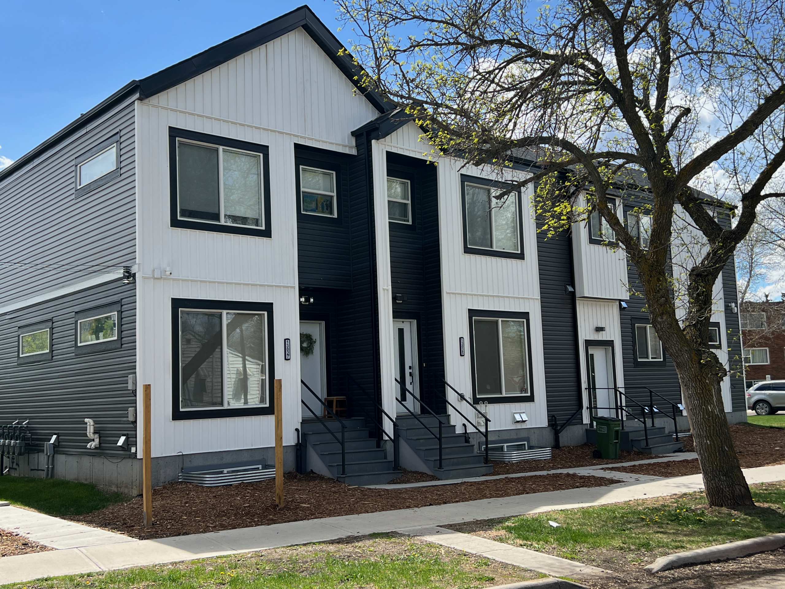 Modern skinny infill home with contemporary design on an Inglewood residential street